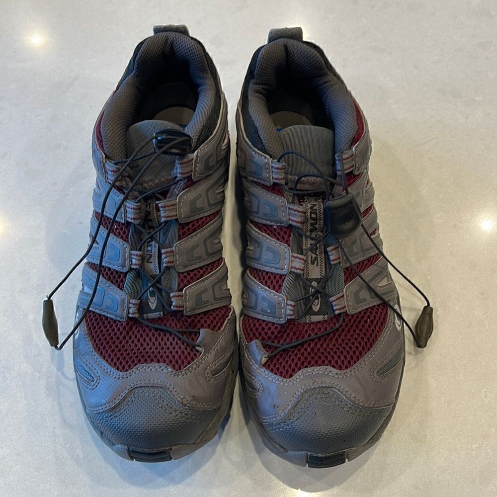 Salomon men’s shoes size 8 EUR 40 contragrip soles ortholite insoles, nice.